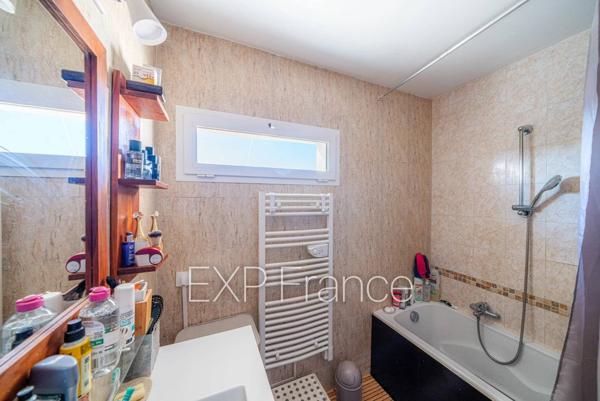 🏡 ANTIBES EST – Rareté Absolue ! Haut de Villa 4P avec Vue Mer Panoramique & Toit-Terrasse d’Exception