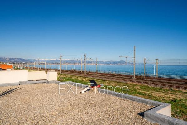🏡 ANTIBES EST – Rareté Absolue ! Haut de Villa 4P avec Vue Mer Panoramique & Toit-Terrasse d’Exception