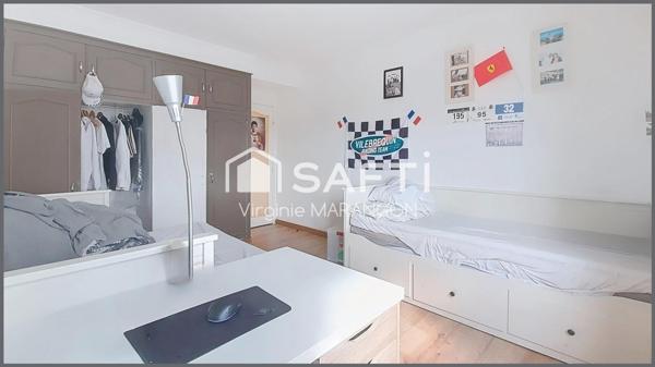 F3 lumineux rénové avec balcon, parking et cave