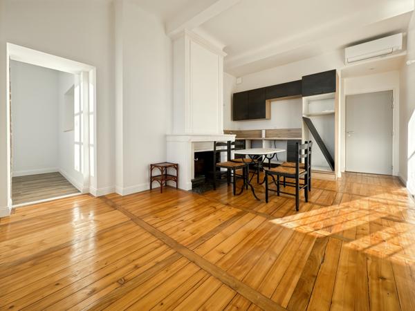 Trévoux (01600) À vendre : T2 bis avec cachet unique au cœur historique de Trévoux