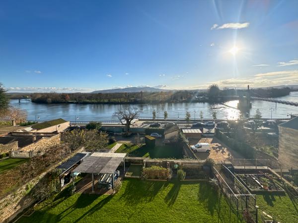 Trévoux (01600) À vendre : T2 bis avec cachet unique au cœur historique de Trévoux