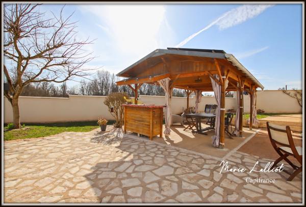 Maison à vendre 8 pièces, 204m², Puiseautin, 5 chambres, Piscine, Garage, Climatisation, Panneaux Solaires, Cave