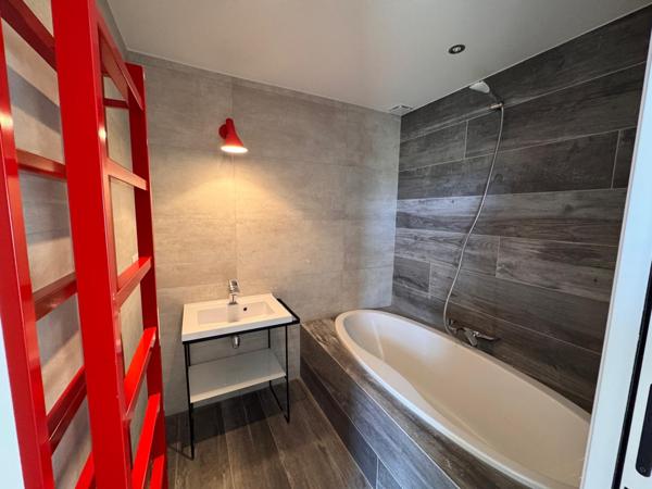 Lorgues (83510) LORGUES- Villa contemporaine lumineuse - Jardin 650 m² & double garage type