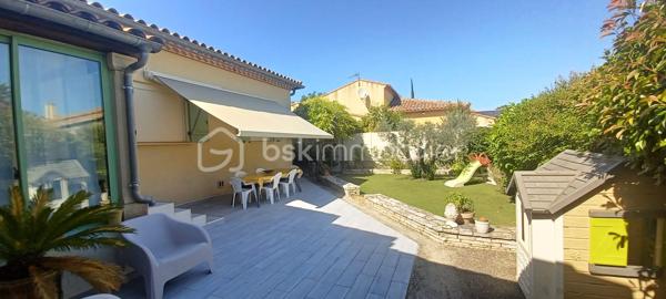 A vendre très belle villa Traditionnelle de 2000 en R+1 
Villa traditionnelle de 126 m2 + Studio 30 m2 sur 482 m2 de terrain.
La maison est de plein pied construit  en 2000.
En sous-sol l'ancien garage accueille un studio de 30 m2 pour recevoir des amis ou la famille et une réserve de 30 m2 pour du rangement.

EXTERIEUR :
Les aménagements extérieurs sont soignés et organisés. 
Rangement pour le bois, coin BBQ abrité et Cabane de jardin.
Terrasse carrelé, espace jeux pour les enfants.
Le portail coulissant automatique donne accès à deux places de parking, au Carport, au jardin et à la maison.
Espace piscine chauffée.
Génoise en bord de toiture et Cheneaux en zinc pour les eaux pluviales.

INTERIEUR :
L'accès à la maison se fait par une mini véranda en Aluminium qui protège et abrite la porte d'entrée.
De suite je découvre une ambiance cosy, un hall d'entrée avec placard et surtout un style Bastide Provençale avec des poutres bois et une belle volige et cela installe le décor.
Murs Blanc, Carrelage avec frise au sol, Insert Bois pour les soirées d'hivers, une magnifique Cuisine d'Artisans aux Tommettes blanche avec son évier rétro en céramique.
Un cellier buanderie donne l'accès au sous-sol de par l'intérieur.
L'espace nuit accueille 4 chambres spacieuses, une Salle de Bain avec douche Italienne, un WC.
Une véranda de 15 m2 en aluminium crée un espace chaleureux pour l'hivers.
Cette habitation est prête à recevoir une nouvelle famille, vous avez juste à poser vos valises, vous installer et profiter.
 
COTE TECNIQUE :
Volets aluminium électrique centralisé + Volets battants en Aluminium.
Store Banne côté cuisine et Terrasse.
Piscine chauffée.
Gaz de ville et Chaudière Gaz sur chauffage central.
Portail, Portillon, automatique + interphone.
Fibre.

POINTS FORTS :
Le jardin exposition Sud.
BBQ, Aire de jeux, Terrasse ombragée, sous sol aménagé,
La  Piscine chauffée.
Véranda Aluminium.
La maison  construite en 2000 qui  est en excellent état toujours à ce jour.
Ce bien vous est présenté au prix de :  415.000€  F.A.I 

Votre contact pour tous renseignements et une visite. 
BON DE VISITE ET SIMULATION DE FINANCEMENT OBLIGATOIRE
Fabrice Boubal   Conseiller Bskimmobilier.com   07.67.19.54.55     
Mail : f.boubal@bskimmobilier.com
Agent commercial indépendant (EI)    
Rsac : 37815191400058 Montpellier