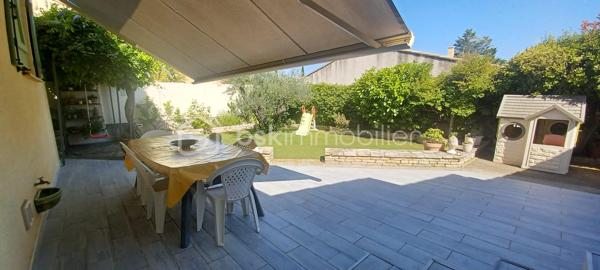 A vendre très belle villa Traditionnelle de 2000 en R+1 
Villa traditionnelle de 126 m2 + Studio 30 m2 sur 482 m2 de terrain.
La maison est de plein pied construit  en 2000.
En sous-sol l'ancien garage accueille un studio de 30 m2 pour recevoir des amis ou la famille et une réserve de 30 m2 pour du rangement.

EXTERIEUR :
Les aménagements extérieurs sont soignés et organisés. 
Rangement pour le bois, coin BBQ abrité et Cabane de jardin.
Terrasse carrelé, espace jeux pour les enfants.
Le portail coulissant automatique donne accès à deux places de parking, au Carport, au jardin et à la maison.
Espace piscine chauffée.
Génoise en bord de toiture et Cheneaux en zinc pour les eaux pluviales.

INTERIEUR :
L'accès à la maison se fait par une mini véranda en Aluminium qui protège et abrite la porte d'entrée.
De suite je découvre une ambiance cosy, un hall d'entrée avec placard et surtout un style Bastide Provençale avec des poutres bois et une belle volige et cela installe le décor.
Murs Blanc, Carrelage avec frise au sol, Insert Bois pour les soirées d'hivers, une magnifique Cuisine d'Artisans aux Tommettes blanche avec son évier rétro en céramique.
Un cellier buanderie donne l'accès au sous-sol de par l'intérieur.
L'espace nuit accueille 4 chambres spacieuses, une Salle de Bain avec douche Italienne, un WC.
Une véranda de 15 m2 en aluminium crée un espace chaleureux pour l'hivers.
Cette habitation est prête à recevoir une nouvelle famille, vous avez juste à poser vos valises, vous installer et profiter.
 
COTE TECNIQUE :
Volets aluminium électrique centralisé + Volets battants en Aluminium.
Store Banne côté cuisine et Terrasse.
Piscine chauffée.
Gaz de ville et Chaudière Gaz sur chauffage central.
Portail, Portillon, automatique + interphone.
Fibre.

POINTS FORTS :
Le jardin exposition Sud.
BBQ, Aire de jeux, Terrasse ombragée, sous sol aménagé,
La  Piscine chauffée.
Véranda Aluminium.
La maison  construite en 2000 qui  est en excellent état toujours à ce jour.
Ce bien vous est présenté au prix de :  415.000€  F.A.I 

Votre contact pour tous renseignements et une visite. 
BON DE VISITE ET SIMULATION DE FINANCEMENT OBLIGATOIRE
Fabrice Boubal   Conseiller Bskimmobilier.com   07.67.19.54.55     
Mail : f.boubal@bskimmobilier.com
Agent commercial indépendant (EI)    
Rsac : 37815191400058 Montpellier