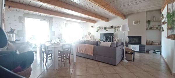 A vendre très belle villa Traditionnelle de 2000 en R+1 
Villa traditionnelle de 126 m2 + Studio 30 m2 sur 482 m2 de terrain.
La maison est de plein pied construit  en 2000.
En sous-sol l'ancien garage accueille un studio de 30 m2 pour recevoir des amis ou la famille et une réserve de 30 m2 pour du rangement.

EXTERIEUR :
Les aménagements extérieurs sont soignés et organisés. 
Rangement pour le bois, coin BBQ abrité et Cabane de jardin.
Terrasse carrelé, espace jeux pour les enfants.
Le portail coulissant automatique donne accès à deux places de parking, au Carport, au jardin et à la maison.
Espace piscine chauffée.
Génoise en bord de toiture et Cheneaux en zinc pour les eaux pluviales.

INTERIEUR :
L'accès à la maison se fait par une mini véranda en Aluminium qui protège et abrite la porte d'entrée.
De suite je découvre une ambiance cosy, un hall d'entrée avec placard et surtout un style Bastide Provençale avec des poutres bois et une belle volige et cela installe le décor.
Murs Blanc, Carrelage avec frise au sol, Insert Bois pour les soirées d'hivers, une magnifique Cuisine d'Artisans aux Tommettes blanche avec son évier rétro en céramique.
Un cellier buanderie donne l'accès au sous-sol de par l'intérieur.
L'espace nuit accueille 4 chambres spacieuses, une Salle de Bain avec douche Italienne, un WC.
Une véranda de 15 m2 en aluminium crée un espace chaleureux pour l'hivers.
Cette habitation est prête à recevoir une nouvelle famille, vous avez juste à poser vos valises, vous installer et profiter.
 
COTE TECNIQUE :
Volets aluminium électrique centralisé + Volets battants en Aluminium.
Store Banne côté cuisine et Terrasse.
Piscine chauffée.
Gaz de ville et Chaudière Gaz sur chauffage central.
Portail, Portillon, automatique + interphone.
Fibre.

POINTS FORTS :
Le jardin exposition Sud.
BBQ, Aire de jeux, Terrasse ombragée, sous sol aménagé,
La  Piscine chauffée.
Véranda Aluminium.
La maison  construite en 2000 qui  est en excellent état toujours à ce jour.
Ce bien vous est présenté au prix de :  415.000€  F.A.I 

Votre contact pour tous renseignements et une visite. 
BON DE VISITE ET SIMULATION DE FINANCEMENT OBLIGATOIRE
Fabrice Boubal   Conseiller Bskimmobilier.com   07.67.19.54.55     
Mail : f.boubal@bskimmobilier.com
Agent commercial indépendant (EI)    
Rsac : 37815191400058 Montpellier