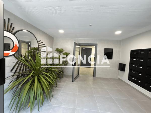 Location Studio 29.72 m² - Laval 53000