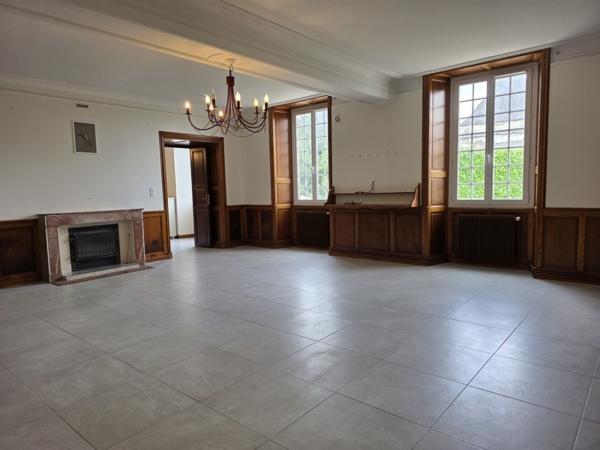 Appartement à louer 1 030 € CC Clam 4 p 158 m² DPE C
