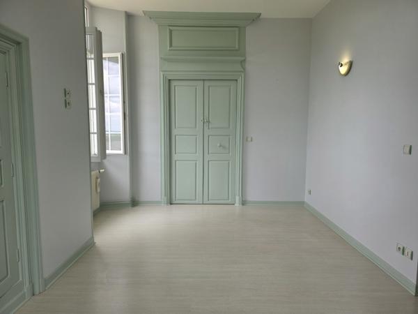 Appartement à louer 1 030 € CC Clam 4 p 158 m² DPE C