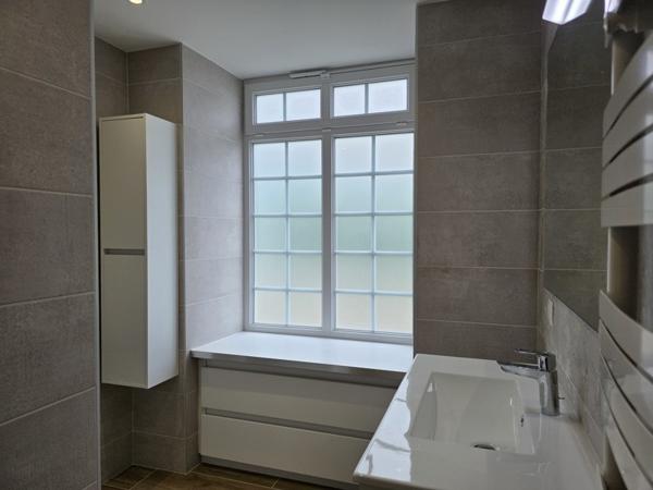 Appartement à louer 1 030 € CC Clam 4 p 158 m² DPE C