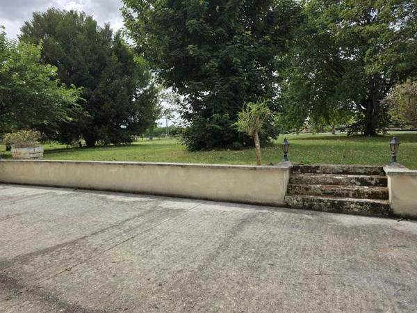 Appartement à louer 1 030 € CC Clam 4 p 158 m² DPE C