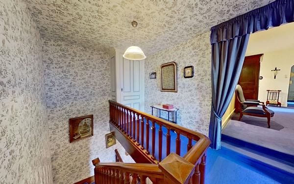 Maison à vendre    5 pièces • 309,17 m2 Rozier-en-Donzy