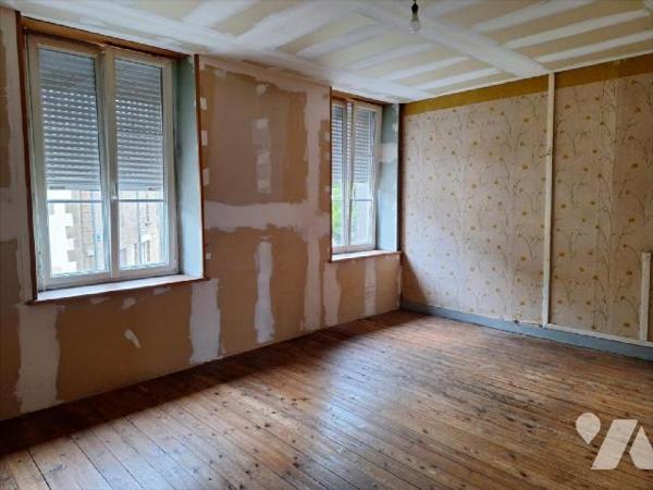 A vendre, à ST DENIS DE GASTINES (53500), en Mayenne. Immeuble composé de :* une maison à usage...