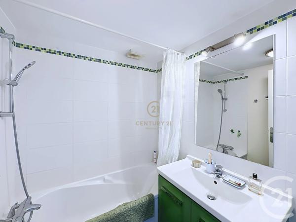 Maison à vendre  5 pièces - 142,64 m 2   LYON  - 69008