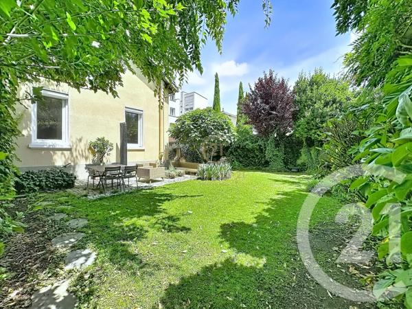 Maison à vendre  5 pièces - 142,64 m 2   LYON  - 69008
