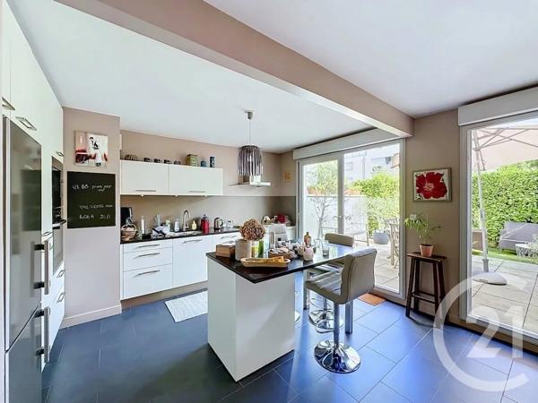 Maison à vendre  5 pièces - 142,64 m 2   LYON  - 69008