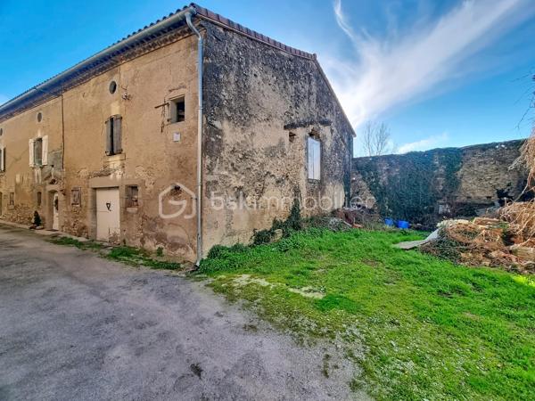 GRANGE À RÉNOVER AVEC EXTÉRIEUR ET PLACE DE PARKING – FORT POTENTIEL
Vous rêvez de transformer un bien authentique en un espace de vie unique ? Découvrez cette magnifique grange à rénover, située dans un cadre paisible et verdoyant, offrant un fort potentiel d'aménagement.

Caractéristiques principales :

Surface généreuse à réhabiliter, idéale pour un projet de loft ou maison de caractère.
Extérieur spacieux, parfait pour créer un jardin, une terrasse ou un espace de détente.
Place de parking privative incluse.
Charme de l'ancien avec belles poutres et structure saine.

Atouts :
Toiture refaite à neuf.
Environnement calme, tout en étant proche des commodités.
Nombreuses possibilités d'agencement et d'extension.
Parfait pour les amoureux de la rénovation et les investisseurs.

Ne manquez pas cette opportunité rare de créer votre propre projet sur mesure. Pour plus d'informations ou pour organiser une visite, contactez moi dès aujourd'hui !