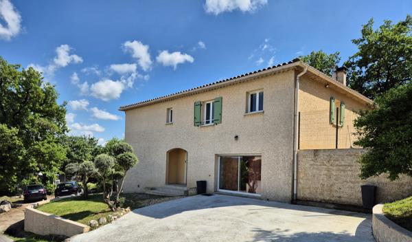 Maison rénovée 5 chambres terrain 858 m2 à Alès Alès (30100)