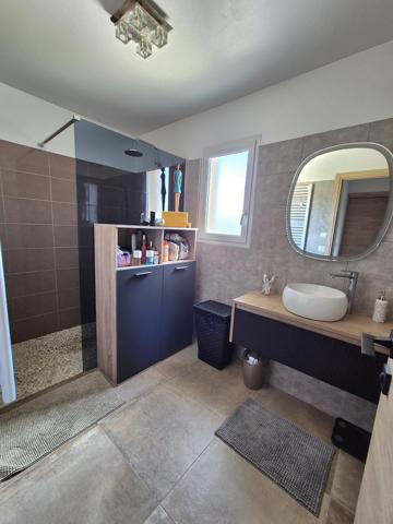 Maison rénovée 5 chambres terrain 858 m2 à Alès Alès (30100)