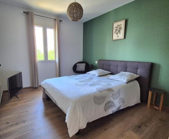 Maison rénovée 5 chambres terrain 858 m2 à Alès Alès (30100)