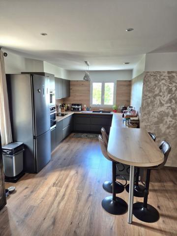 Maison rénovée 5 chambres terrain 858 m2 à Alès Alès (30100)
