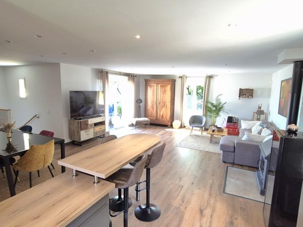 Maison rénovée 5 chambres terrain 858 m2 à Alès Alès (30100)