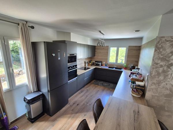 Maison rénovée 5 chambres terrain 858 m2 à Alès Alès (30100)