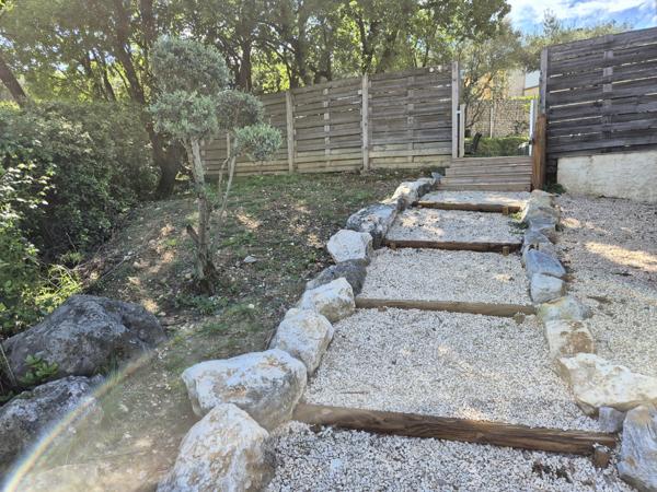 Maison rénovée 5 chambres terrain 858 m2 à Alès Alès (30100)