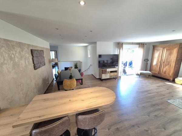Maison rénovée 5 chambres terrain 858 m2 à Alès Alès (30100)