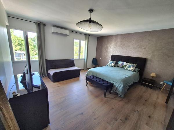 Maison rénovée 5 chambres terrain 858 m2 à Alès Alès (30100)