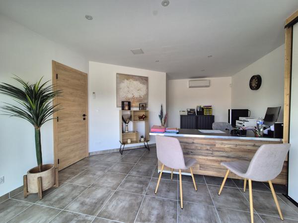 Maison rénovée 5 chambres terrain 858 m2 à Alès Alès (30100)