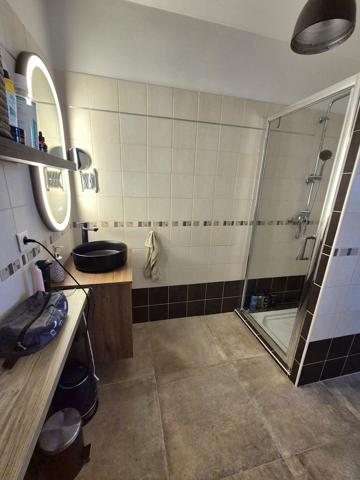 Maison rénovée 5 chambres terrain 858 m2 à Alès Alès (30100)