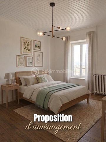 Au cœur du village de Saissac, niché dans le cadre verdoyant de la Montagne Noire, venez découvrir cette maison de village d'environ 105 m² et sa dépendance offrant un beau potentiel.

Élevée sur trois niveaux, la maison vous accueille au rez-de-chaussée avec une entrée, un séjour agrémenté d'une cheminée ouverte, ainsi qu'une cuisine.

Les étages proposent quatre chambres au total, dont une avec point d'eau, un bureau et une salle d'eau. Ses beaux volumes et sa configuration permettent d'imaginer différents projets selon vos envies.

Quelques travaux de rénovation seront nécessaires pour lui redonner tout son charme et la mettre à votre goût : électricité, chauffage, cuisine, salle d'eau et rafraîchissement général. Une belle opportunité de créer un lieu de vie qui vous ressemble !

Sa configuration offre également la possibilité d'envisager la création de deux logements indépendants, avec des entrées distinctes, ouvrant ainsi la voie à un projet locatif ou familial.

En face de la maison, une spacieuse remise d'environ 65 m² au sol, avec un étage, vient compléter l'ensemble. Vous bénéficierez également d'un abri couvert d'environ 23 m². Un véritable atout pour du stockage, un atelier ou tout autre projet selon vos besoins. L'ensemble est raccordé à l'eau, à l'électricité et au tout-à-l'égout.

Les atouts de ce bien :

​✔️Double vitrage sur la maison ;
​✔️Toitures récentes sur la maison et la remise ;
​✔️Quatre chambres et un bureau ;
​✔️Une remise spacieuse offrant de nombreuses possibilités ;
​✔️La possibilité de développer un projet locatif.

✨ Une maison pleine de potentiel, idéale pour les amateurs de rénovation souhaitant créer un lieu de vie à leur image ou développer un projet d'investissement, au cœur d'un village de caractère de la Montagne Noire.