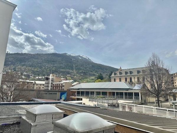 Hyper centre de Briançon, T3 lumineux avec balcon