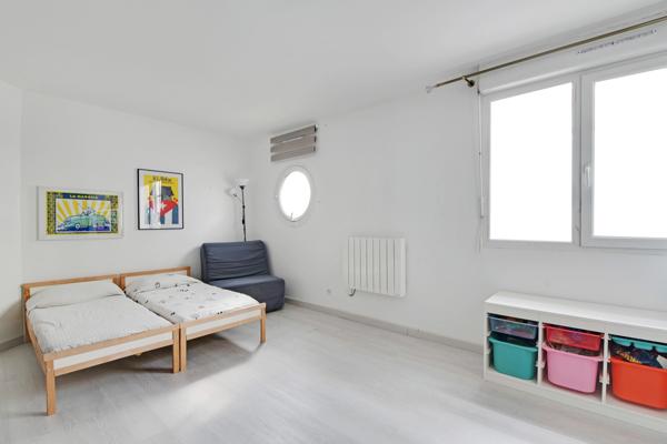 Saint-Denis (93200) Charmant 3 pièces rénové avec terrasse et box fermé – Quartier agréable et familial de La Plaine Saint-Denis