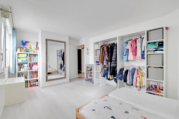 Saint-Denis (93200) Charmant 3 pièces rénové avec terrasse et box fermé – Quartier agréable et familial de La Plaine Saint-Denis