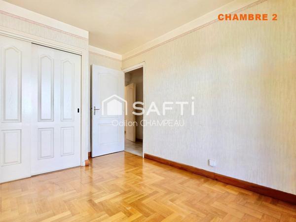 Appartement T4 traversant de 110m2 + balcon et terrasse + grand garage