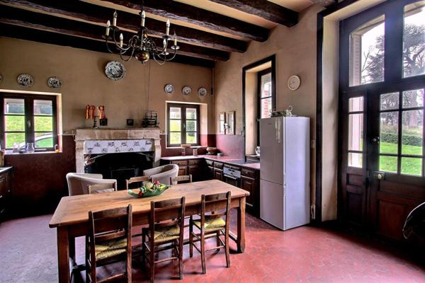 Manoir de 1850, maison de gardien et tennis sur un parc de 5ha