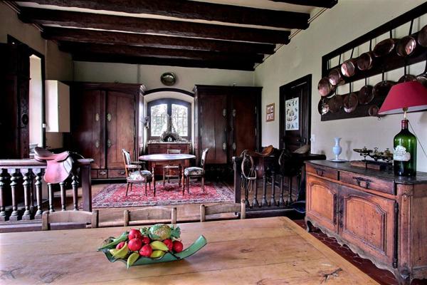 Manoir de 1850, maison de gardien et tennis sur un parc de 5ha