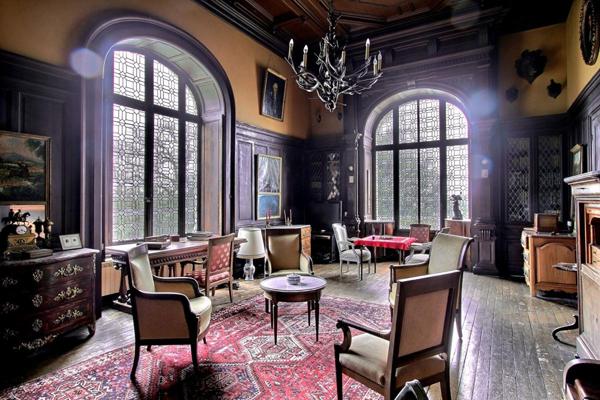 Manoir de 1850, maison de gardien et tennis sur un parc de 5ha