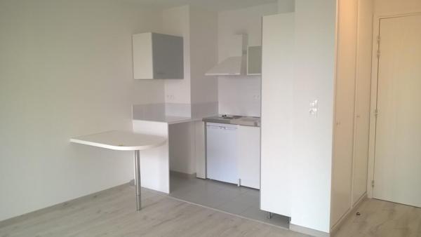 REZE STUDIO A LOUER,  
Reze 44400