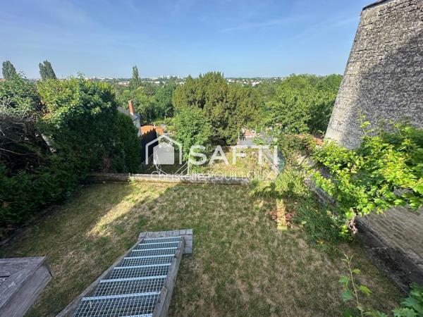 Maison de ville avec terrasse, jardin, dépendance et vue dégagée sur Niort
