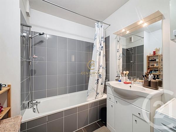 Appartement F3 à vendre  3 pièces - 69,90 m2 LYON - 69008