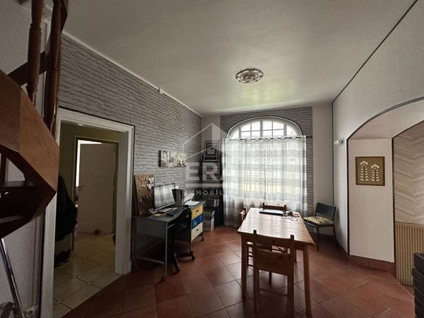 CHATEAUROUX - Proche centre - Masion T5 avec vie de plain-pied - Garage - Terrain.