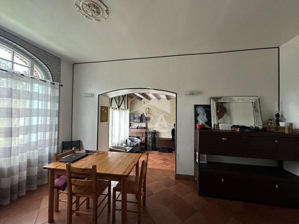 CHATEAUROUX - Proche centre - Masion T5 avec vie de plain-pied - Garage - Terrain.