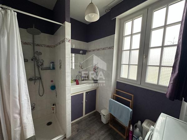 CHATEAUROUX - Proche centre - Masion T5 avec vie de plain-pied - Garage - Terrain.