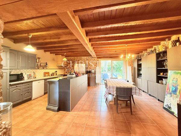 Domaine de Caractère avec Piscine et 14 Hectares de Nature