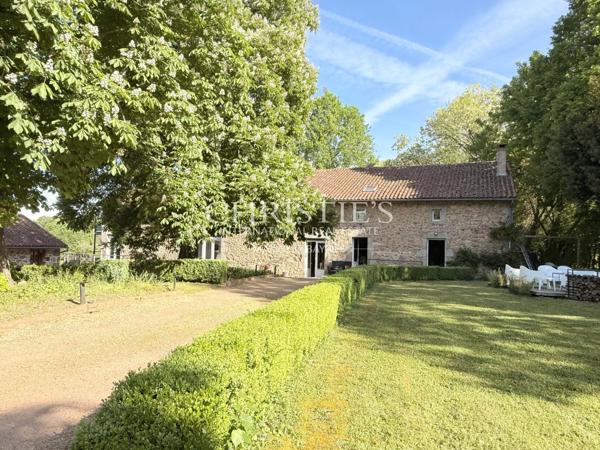 Domaine de Caractère avec Piscine et 14 Hectares de Nature