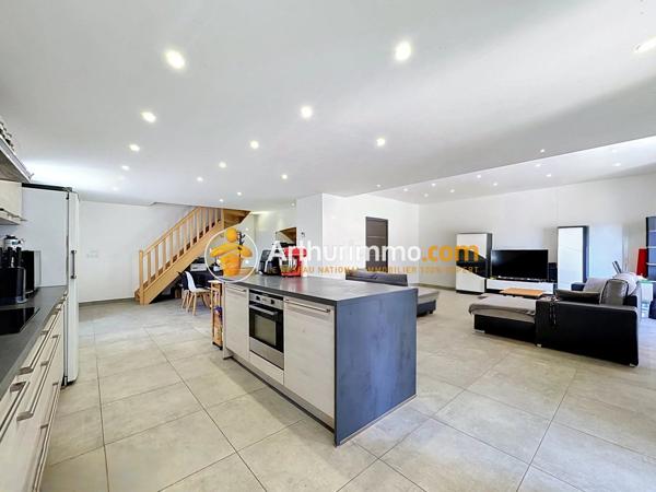 Location                                                      Maison
                        
                     5 pièces                      156 m2                     à Bourgoin-Jallieu