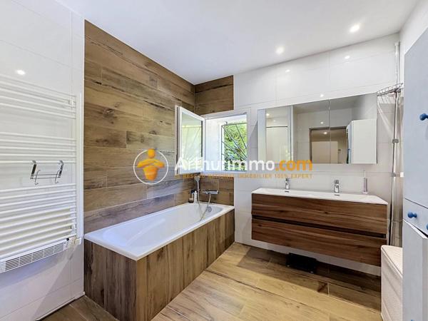 Location                                                      Maison
                        
                     5 pièces                      156 m2                     à Bourgoin-Jallieu